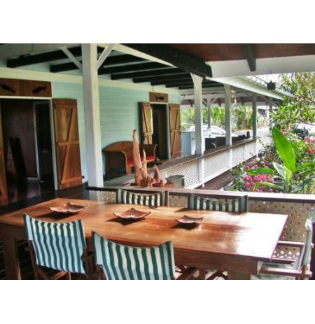 MATAIEA  	Maison semi dur, bord de mer sur terrain d une superfi