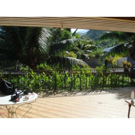 TAHITI-COTE OUEST: PAEA PK 23 COTE MONTAGNE AVEC ACCES MER
