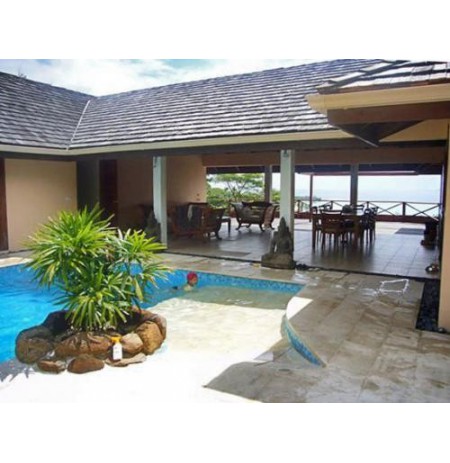 MOOREA Teavaro: Belle maison de classe lotissement Bel Air