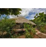 MOOREA Haapiti: Jolie maison toit pandanus dans grand jardin