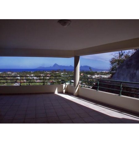 PUNAAUIA: Superbe appartement de type F4, avec grande terrasse