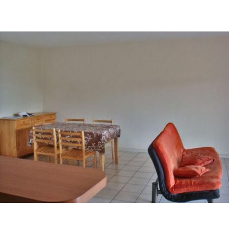 PUNAAUIA: bel apt de type F2 meublé et équipé