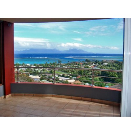 PUNAAUIA: Dans résidence neuve, bel appartement de type F3